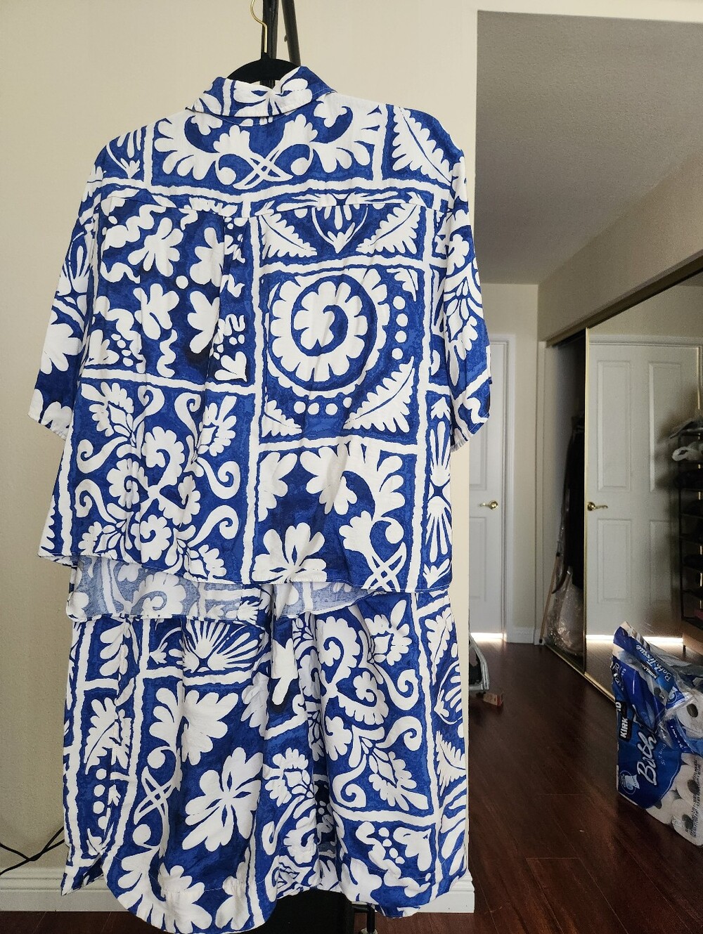 H&M Short Sleeve Short Set Blue and White Floral Button-Up Top XL - Picture 7 of 13